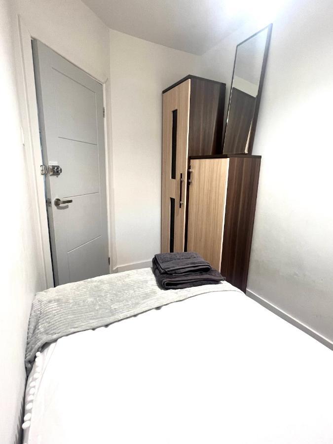 Lovely Single Room London Bagian luar foto