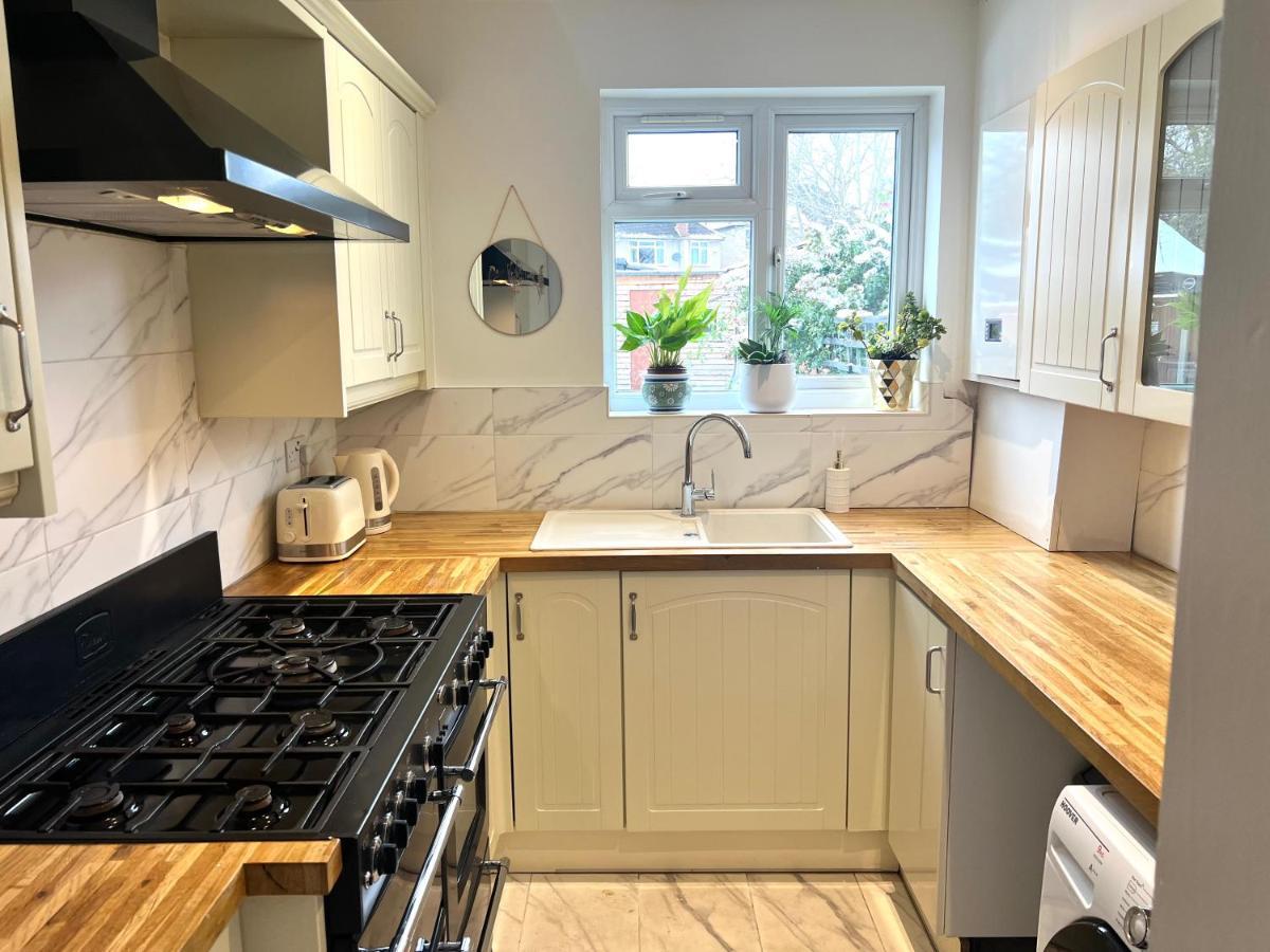 Lovely Single Room London Bagian luar foto