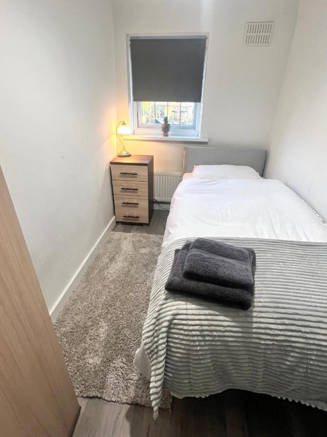 Lovely Single Room London Bagian luar foto